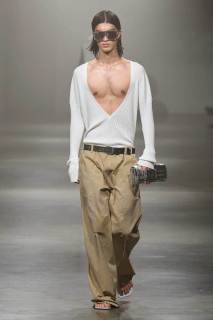 00026-mm6-maison-margiela-spring-2025-ready-to-wear-credit-gorunway.jpg