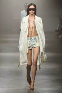 00040-mm6-maison-margiela-spring-2025-ready-to-wear-credit-gorunway.jpg