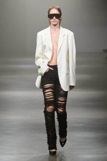 00052-mm6-maison-margiela-spring-2025-ready-to-wear-credit-gorunway.jpg