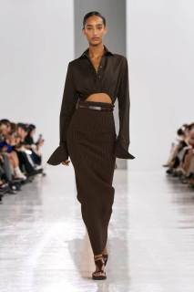 00004-max-mara-spring-2025-ready-to-wear-credit-gorunway.jpg