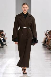 00007-max-mara-spring-2025-ready-to-wear-credit-gorunway.jpg