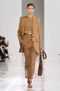 00024-max-mara-spring-2025-ready-to-wear-credit-gorunway.jpg