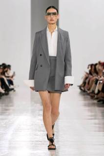 00034-max-mara-spring-2025-ready-to-wear-credit-gorunway.jpg