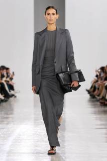 00039-max-mara-spring-2025-ready-to-wear-credit-gorunway.jpg