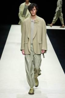 00033-emporio-armani-spring-2025-menswear-credit-gorunway.jpg