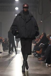 00013-mm6-maison-margiela-fall-2025-ready-to-wear-credit-gorunway.jpg