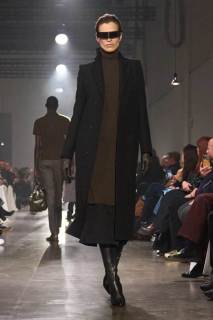 00023-mm6-maison-margiela-fall-2025-ready-to-wear-credit-gorunway.jpg