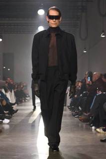 00029-mm6-maison-margiela-fall-2025-ready-to-wear-credit-gorunway.jpg