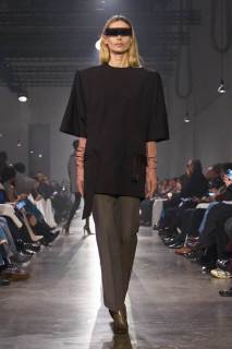 00031-mm6-maison-margiela-fall-2025-ready-to-wear-credit-gorunway.jpg