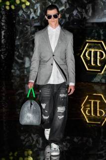 00003-philipp-plein-spring-2025-ready-to-wear-credit-gorunway.jpg