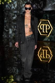 00053-philipp-plein-spring-2025-ready-to-wear-credit-gorunway.jpg