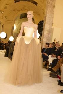 00003-schiaparelli-spring-2025-couture-credit-brand.jpg