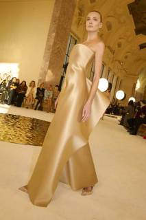 00008-schiaparelli-spring-2025-couture-credit-brand.jpg