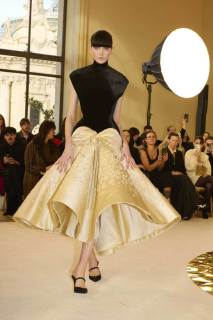 00014-schiaparelli-spring-2025-couture-credit-brand.jpg