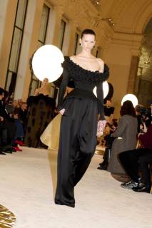 00015-schiaparelli-spring-2025-couture-credit-brand.jpg