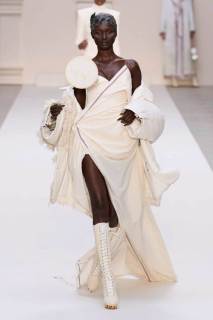 00030-thom-browne-fall-2024-couture-credit-gorunway.jpg