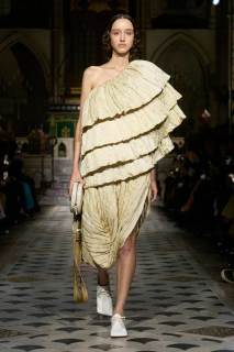 00002-uma-wang-spring-2025-ready-to-wear-credit-gorunway.jpg