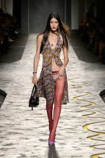 00010-versace-spring-2025-ready-to-wear-credit-gorunway.jpg