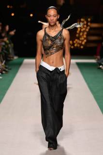 00001-victoria-beckham-spring-2025-ready-to-wear-credit-gorunway.jpg