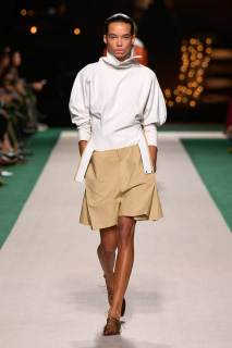 00010-victoria-beckham-spring-2025-ready-to-wear-credit-gorunway.jpg