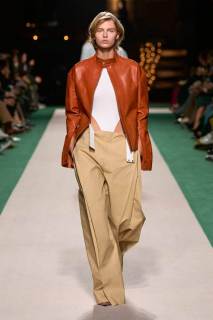 00011-victoria-beckham-spring-2025-ready-to-wear-credit-gorunway.jpg