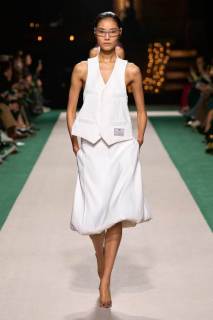 00015-victoria-beckham-spring-2025-ready-to-wear-credit-gorunway.jpg