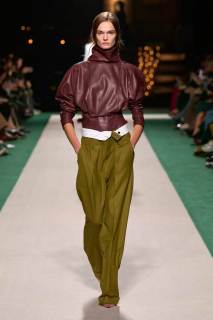 00017-victoria-beckham-spring-2025-ready-to-wear-credit-gorunway.jpg