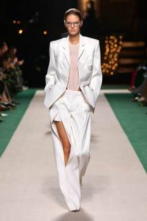 00019-victoria-beckham-spring-2025-ready-to-wear-credit-gorunway.jpg