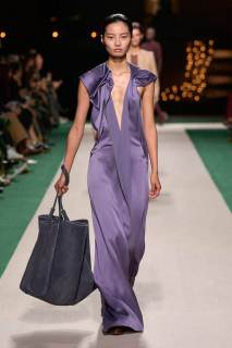 00022-victoria-beckham-spring-2025-ready-to-wear-credit-gorunway.jpg