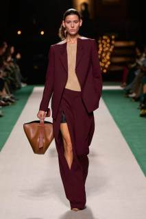 00025-victoria-beckham-spring-2025-ready-to-wear-credit-gorunway.jpg