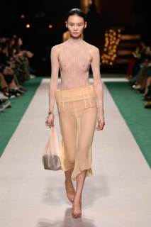 00027-victoria-beckham-spring-2025-ready-to-wear-credit-gorunway.jpg