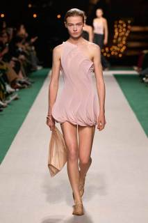 00031-victoria-beckham-spring-2025-ready-to-wear-credit-gorunway.jpg