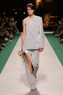 00035-victoria-beckham-spring-2025-ready-to-wear-credit-gorunway.jpg