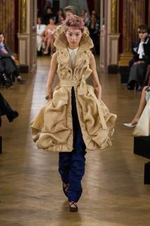 00006-viktor-and-rolf-spring-2025-couture-credit-gorunway