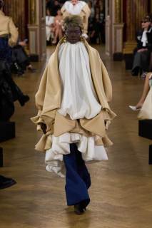 00010-viktor-and-rolf-spring-2025-couture-credit-gorunway