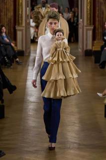 00014-viktor-and-rolf-spring-2025-couture-credit-gorunway