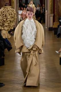 00015-viktor-and-rolf-spring-2025-couture-credit-gorunway