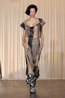 00040-andreas-kronthaler-for-vivienne-westwood-spring-2025-ready-to-wear-credit-gorunway.jpg